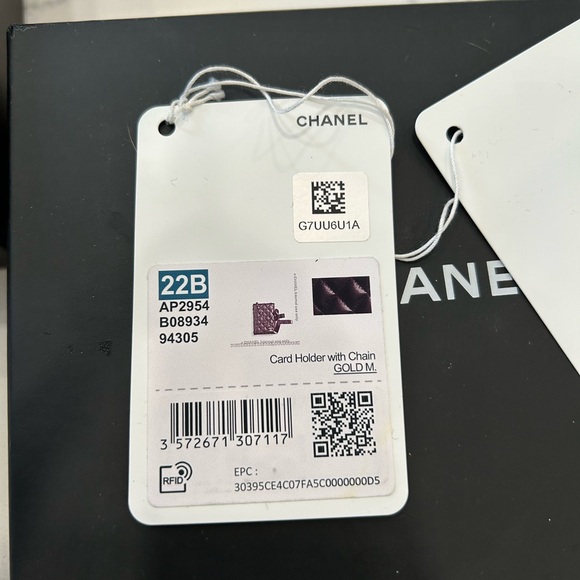 SOLD-Chanel 22B book card holder on chain - Picture 2 of 15